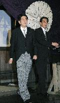 LDP chief Abe visits war-linked Yasukuni Shrine