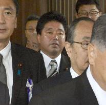 Group of nonpartisan lawmakers visits Yasukuni Shrine