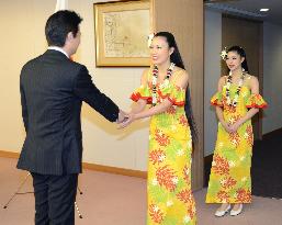 Foreign minister thanks Fukushima Hula girls