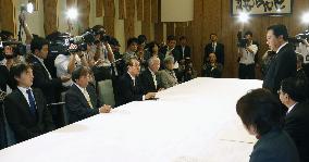 Noda apologizes to abductees' kin