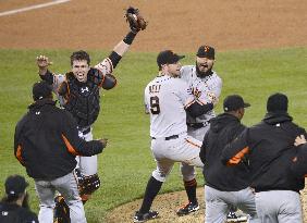 Giants sweep Tigers to win World Series