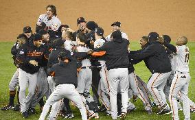 Giants sweep Tigers to win World Series