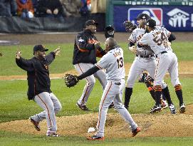 Giants sweep Tigers to win World Series