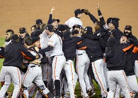 Giants sweep Tigers to win World Series