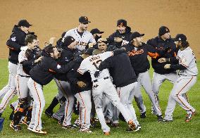 Giants sweep Tigers to win World Series