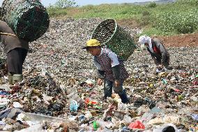 Children collecting garbage