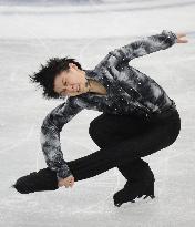 Hanyu top at NHK Trophy with WR after short program