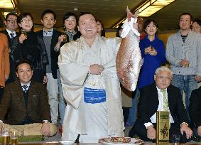 Hakuho wins sumo tourney