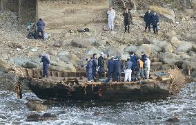 5 bodies found in boat marked with Hangul characters