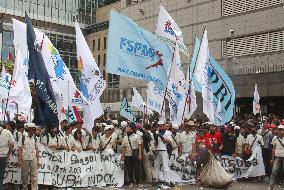 Indonesian workers demonstrate outside Japanese Embassy