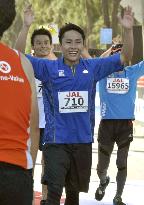 Fencer Ota finishes Honolulu Marathon