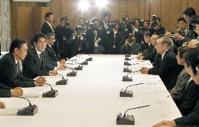 Abe meets abductees' kin