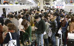 Rush of holiday travelers peaks in Japan