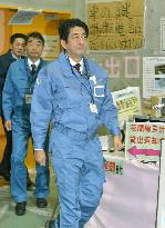 Abe inspects Fukushima Daiichi plant