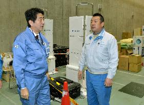 Abe inspects Fukushima Daiichi plant