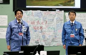 Abe inspects Fukushima Daiichi plant