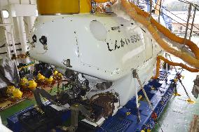 Submersible leaves for deep-sea research trip