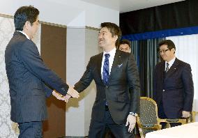 Abe meets Hashimoto