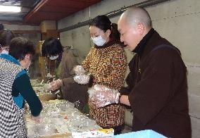 Buddhist believers reach out to Tokyo homeless