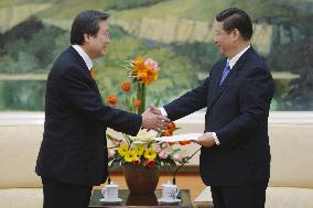 Xi meets S. Korean envoy