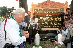 Cambodia unveils memorial to journalists killed in war