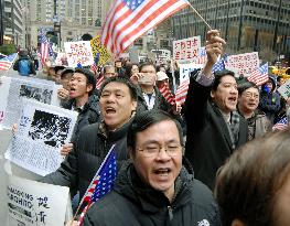 Chinese protest in U.S. ahead of Abe's visit