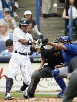 Yankees' Granderson suffers injury