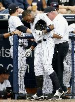 Yankees' Granderson suffers injury