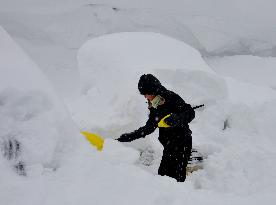Record snow in Aomori