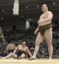 Hakuho caps title at 15-0 for record 9th time