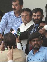 Musharraf returns to Pakistan
