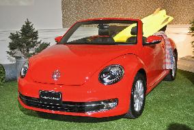 Volkswagen begins selling Beetle convertible in Japan