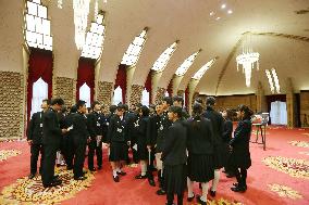 Students tour prime minister's office