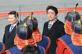 Abe visits Mongolia