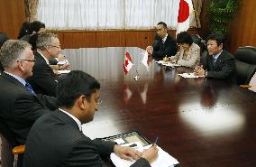 Canadian trade minister Fast in Japan