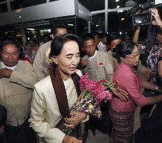 Suu Kyi off to Japan