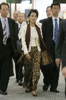 Suu Kyi visits Japan for 1st time in 27 yrs