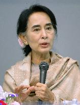 Suu Kyi visits Japan for 1st time in 27 yrs