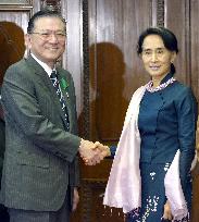 Suu Kyi visits Japanese parliament