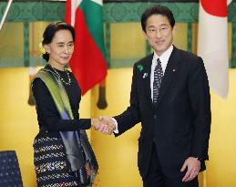 Suu Kyi in Japan