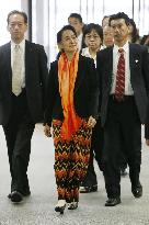 Suu Kyi leaves Japan