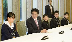 Fukushima students tour PM's office
