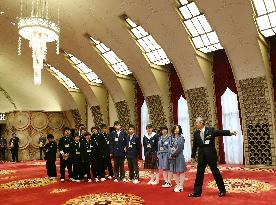Fukushima students tour PM's office