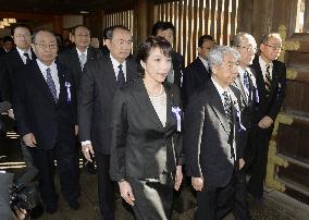 Japanese lawmakers visit Yasukuni Shrine