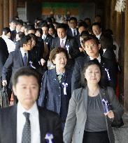 Japanese lawmakers visit Yasukuni Shrine