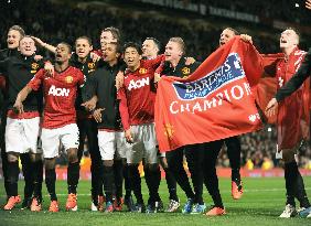 Kagawa joins celebrations as Man Utd clinch league title