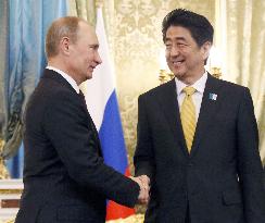 Japan prime minister in Russia
