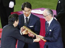 Nagashima, Matsui receive honor award