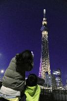 Tokyo Skytree lit up for 1st anniv.