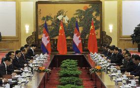 Cambodia premier in China